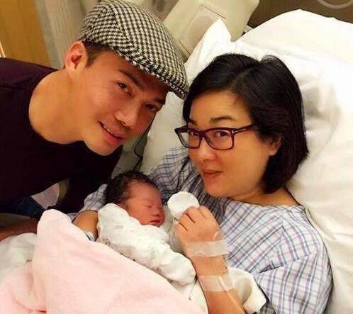 当初风靡一时《古惑仔》,如今只有他还活跃在一线_陈小春_儿子_郑伊健