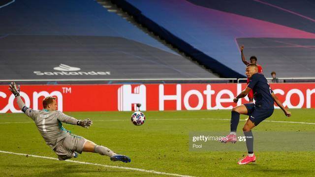 当世最佳门将有悬念?诺伊尔让巴黎颤抖,内马尔 姆巴佩也无妨_比赛_反