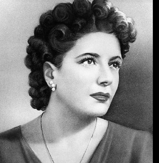 原创二战元凶情人遗体被倒挂裙子垂下一男子帮她留住了最后的尊严