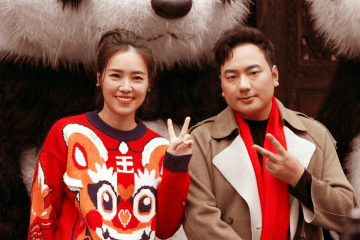 海来阿木:25岁出道,31岁登上春晚,离异又丧女,再婚后终获幸福