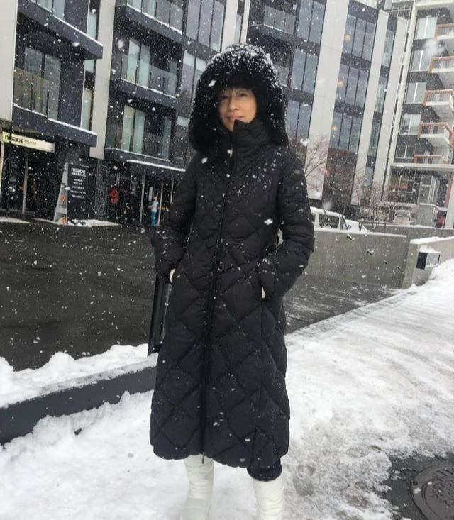 噩耗章子怡刘嘉玲好友突发脑溢血去世年仅53岁因泡温泉诱发