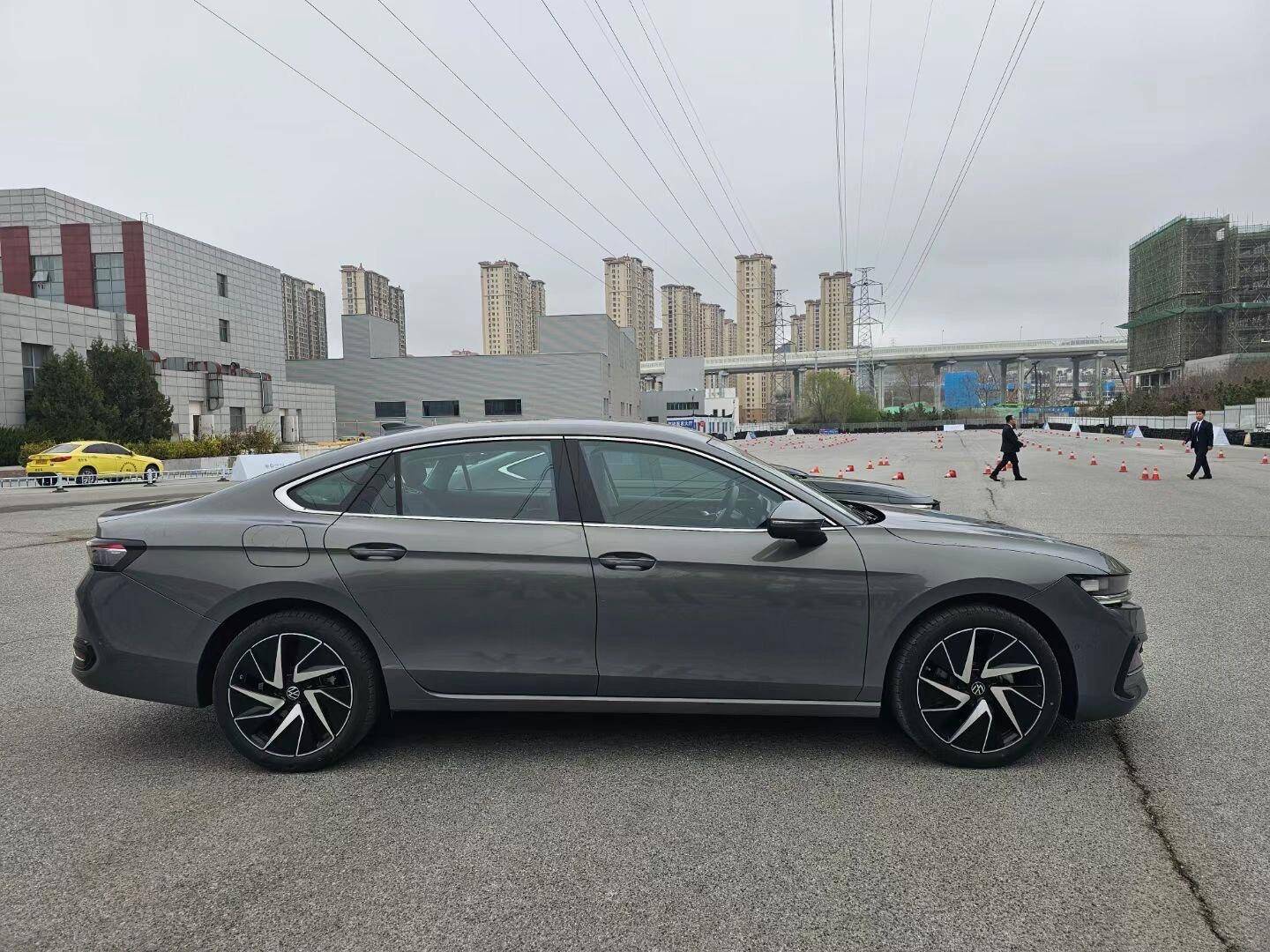 迈腾b9实车到店,大过雅阁 大疆智驾,配三大屏 哈曼卡顿_搜狐汽车_搜狐