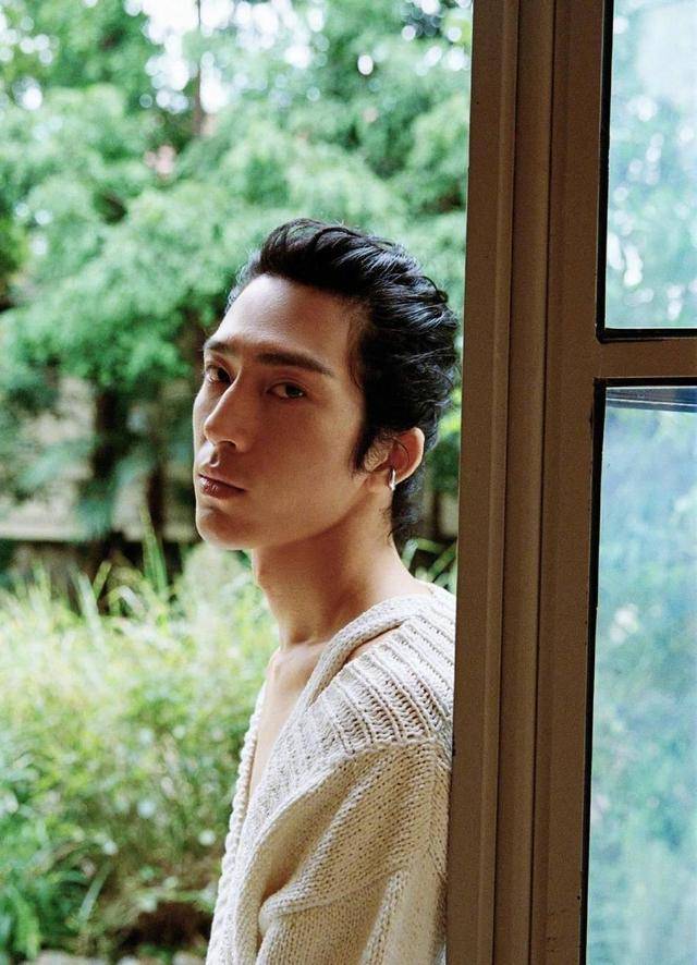 那些常年留长发的男星,不剪短发的原因只有一个:怕你心动_五官_言承旭