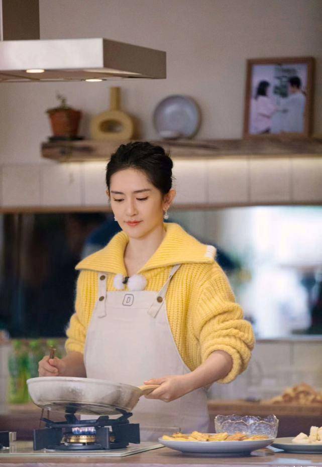 居家就学谢娜穿黄色系有气质还显白衬托好肤色