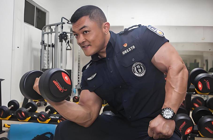 中国特警中的特警,或许世界拳王泰森遇到他,也打不过_曲祖毅_作战能力