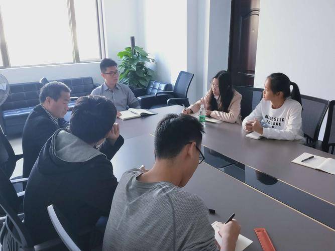 单位开会时,领导问你"是否有补充意见",千万别说"没意见",高情商这样