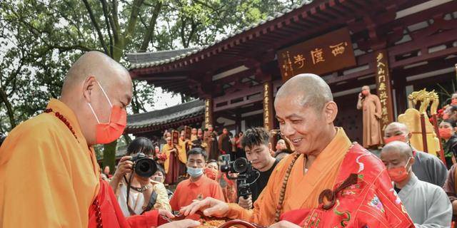 在我国,任职于莆田广化寺,陕西扶风法门寺的学诚法师就是目前在我国