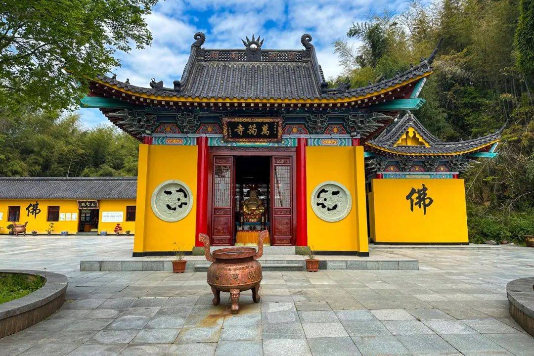 间(898-901),淮南节度使丁文靖因兵乱迁居戴村镇丁村其一子迁居丁家庄