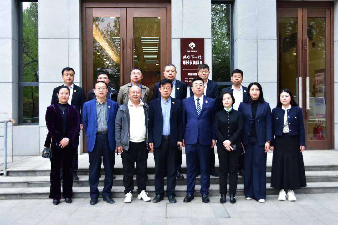 保定市邢台商户考察团与邢台市工商联代表考察团首站来到了邢台金融