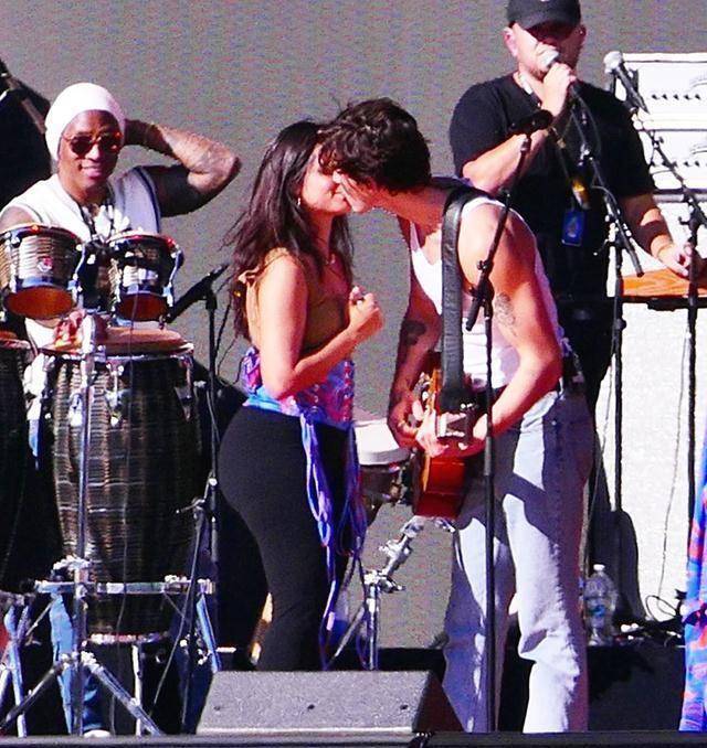 堕落成这样她的恋爱脑该治治了