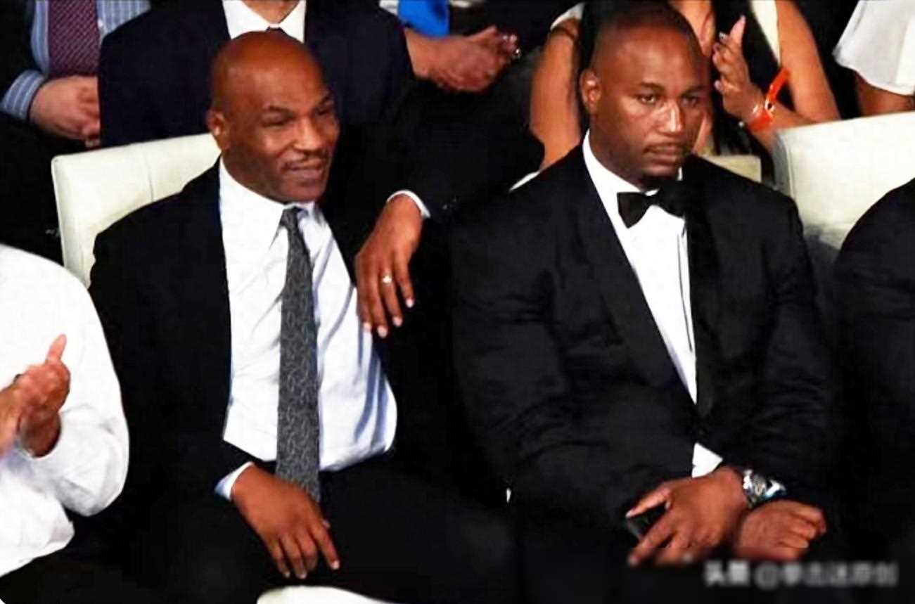 泰森和霍利菲尔德之间的对决可谓是拳坛的经典之战.