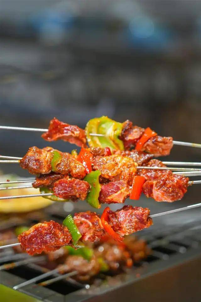 烧烤季到了,在银川找到一家小炉子地摊烧烤!