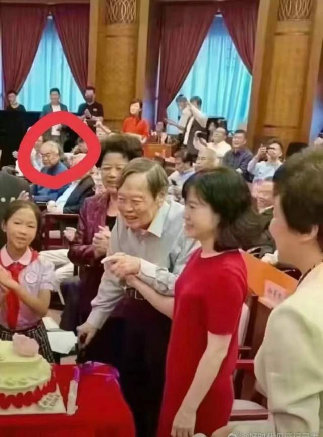 原创范曾娶嫩妻引热议曾夸赞杨振宁和翁帆的爱情非常纯洁