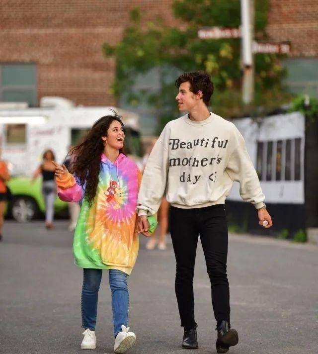 堕落成这样她的恋爱脑该治治了