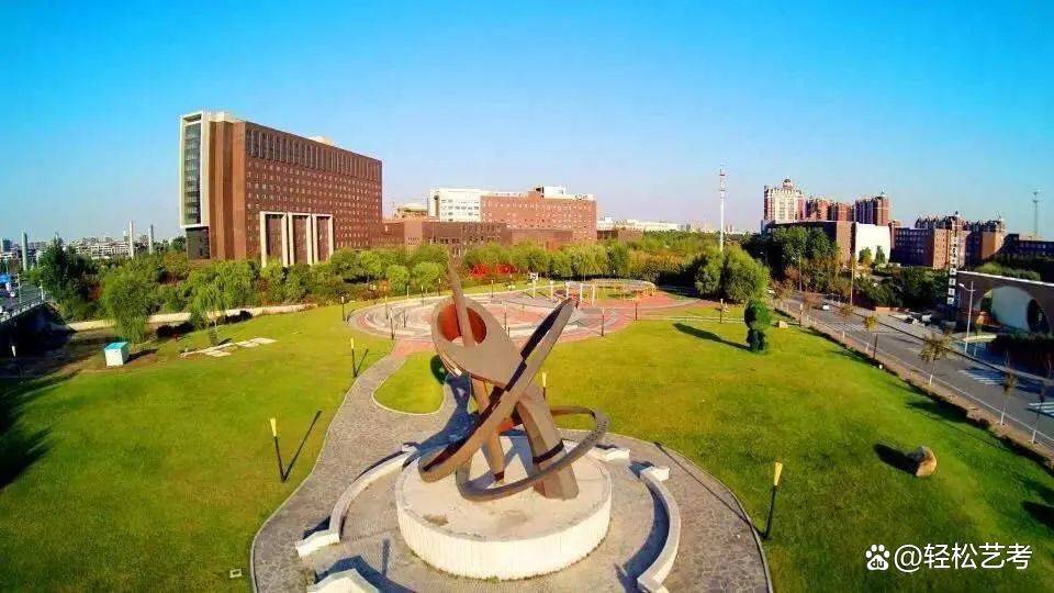 戏剧与影视学重点专业:2016年6月6日,学校正式转设更名为武汉传媒学院