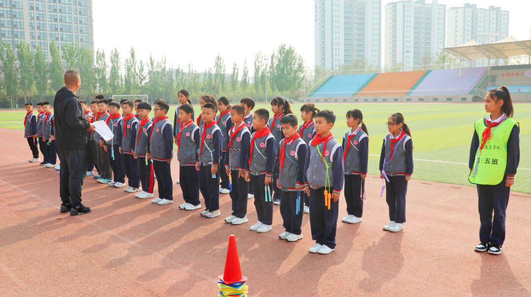 曲阜市教师教育发展服务中心视导曲阜夫子学校小学部音体美等学科教学