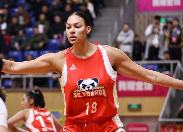 内蒙古女篮连得5分,韩旭两罚全中,四川主教练吃t送张绮芳罚中一球