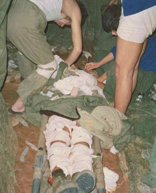 两山轮战回顾:图6与师领导合影的战士已经英勇牺牲_老山前线_部队