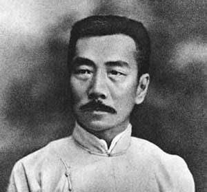 一个就是"七七事变"之后,周作人没有南下,还出任了汪精卫的政权职务