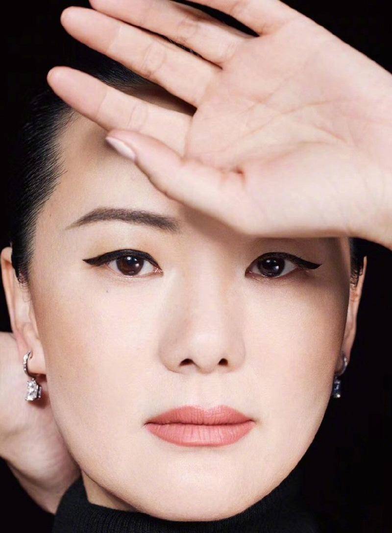 《孝子》,《乱世书香》等电视剧中,咏梅已成为一所权力学校演员