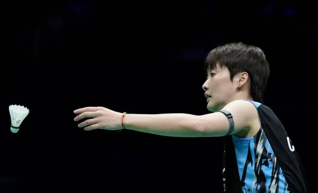 羽毛球亚锦赛陈雨菲轻松晋级8强隔壁场的观众把她逗爆笑