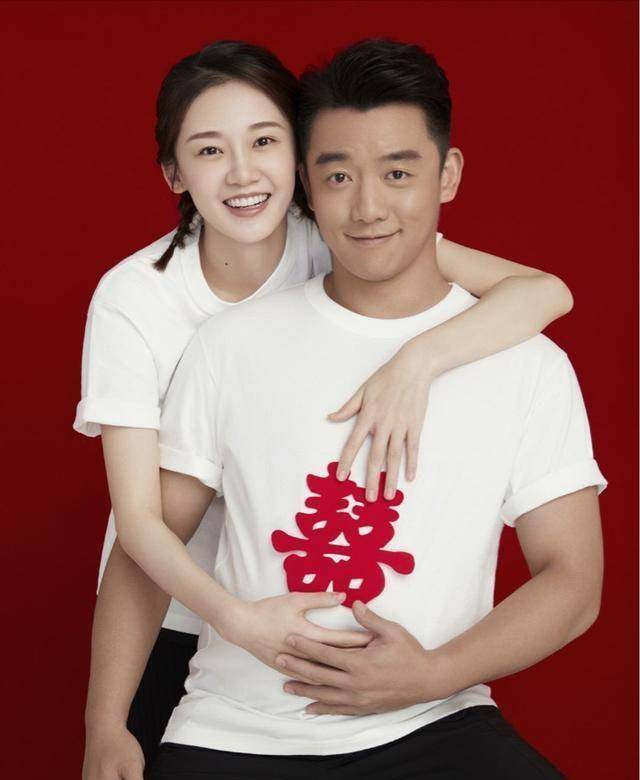 苗苗家中起舞露脐上衣展小蛮腰网友热议郑恺高攀