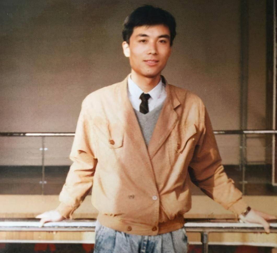 电视新一哥郭志坚结婚多年妻子成谜19岁儿子很优秀