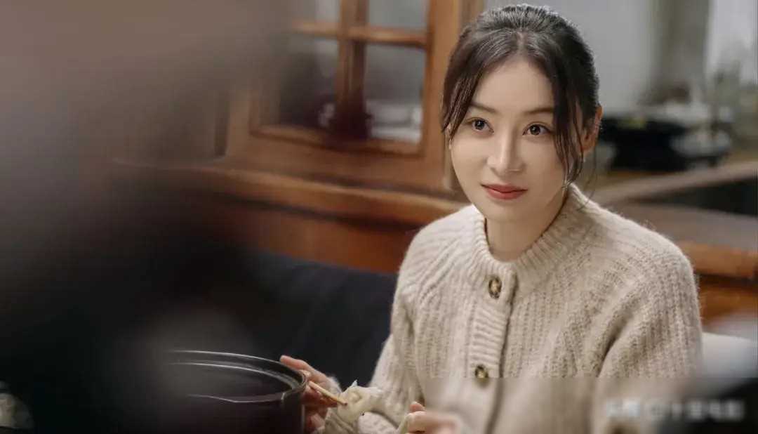 《手术直播视角下24岁女三号的惊艳亮相》_医疗_情节_郑仁