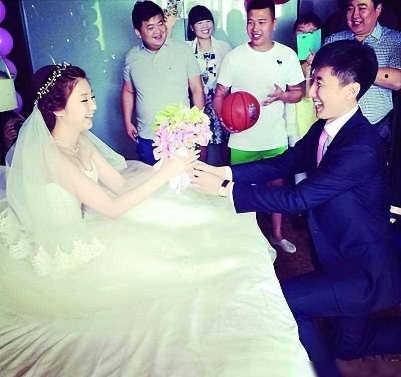 原创cba最年长球员生涯共获收入1560万妻美才佳