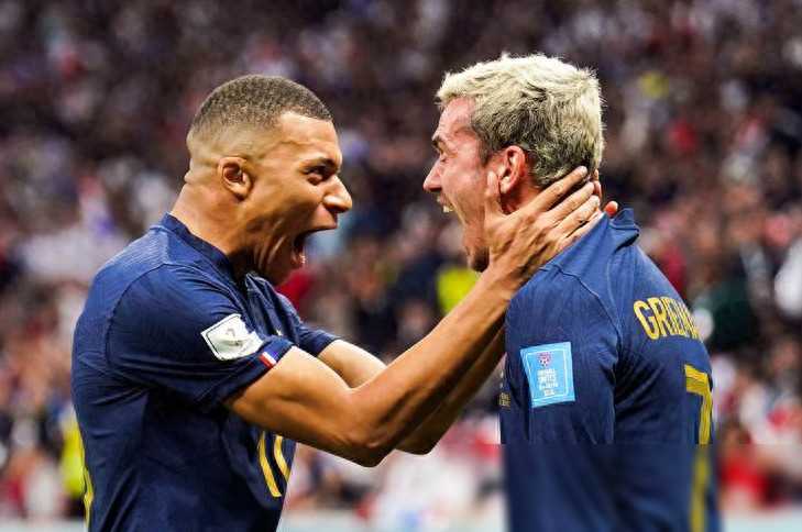 原创法国队老大之争尘埃落定33岁巨星力挽狂澜助球队赢得关键胜利