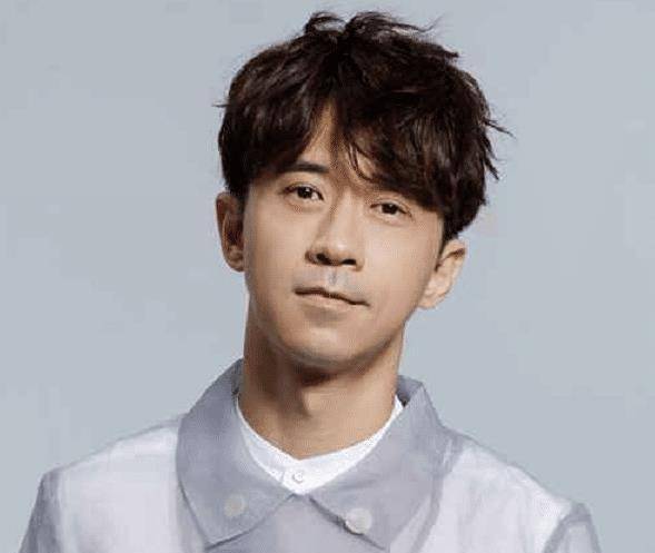 原创53岁光良近照曝光身材健硕荷尔蒙旺盛似小伙谈过5段恋爱却至今