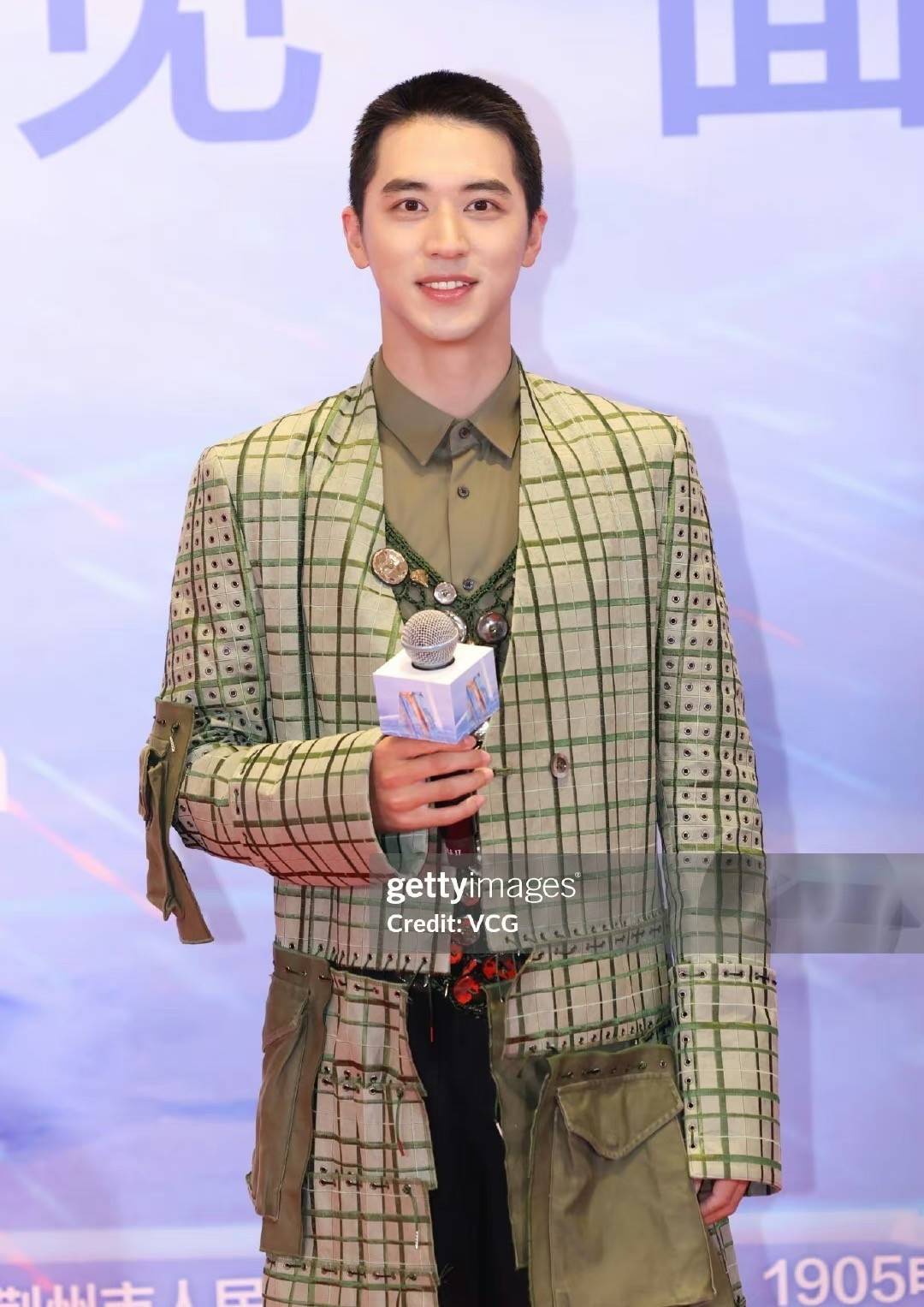 《前任》剧组的韩庚和郑恺,放在这些年轻男演员里,看着就有点老气了