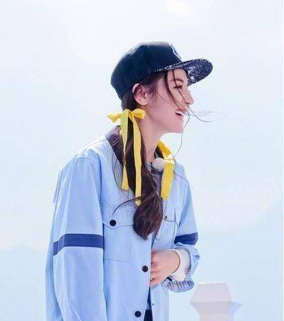 迪丽热巴没有存在感飞往捷克录制最后一期奔跑吧好舍不得