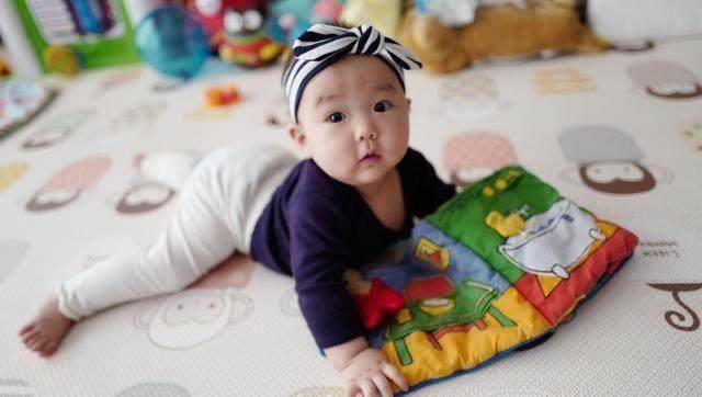 原创董璇女儿成新一代吃货后裔张梓琳女儿这是内双界的翘楚啊