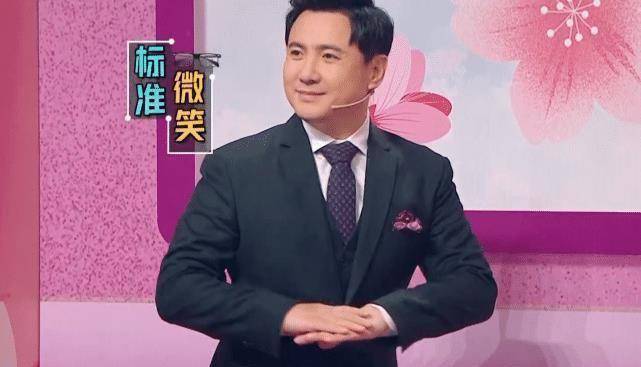 同样是下蹲沈腾直接做到半蹲有谁注意贾玲暴露身材缺点