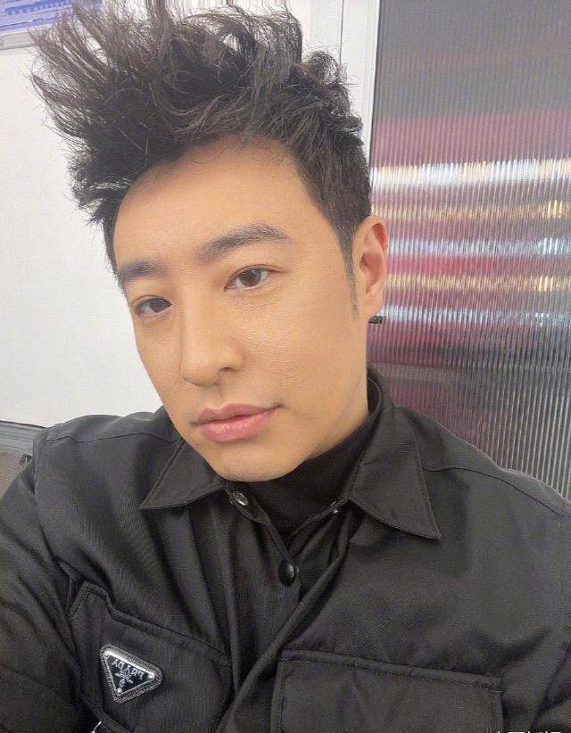 原创潘玮柏娇妻近照曝光高挑纤瘦五官精致美如花不像生过孩子