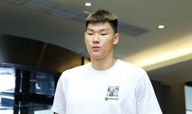 cba动态:范子铭因伤报销季后赛,同曦球员离队,郭艾伦复出夺王者之位