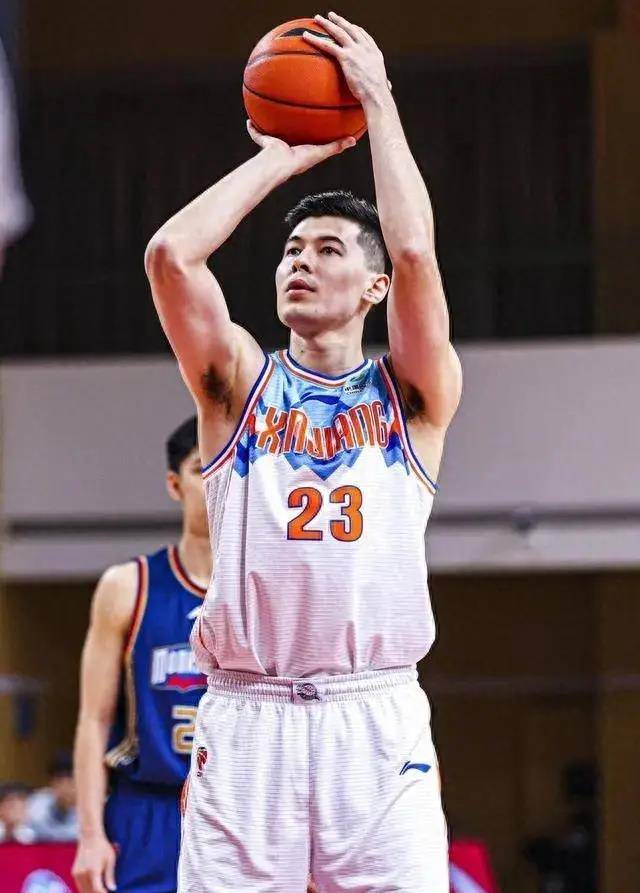 是cba扣篮大赛冠军,获得过星锐赛mvp,张镇麟曾经在国外篮球学院培训过