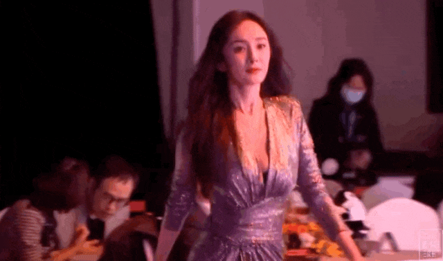 杨幂新动态引发热议新电影新造型新角色齐亮相