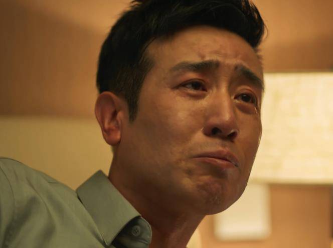 逐渐失明的女儿,高昂的医疗费用,去世的恩师还有保不住的房子,赵辉