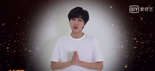 而许珑瀚的祝福非常有趣哦,他告诉邓超元在许愿的时候,一定要喊:iwan