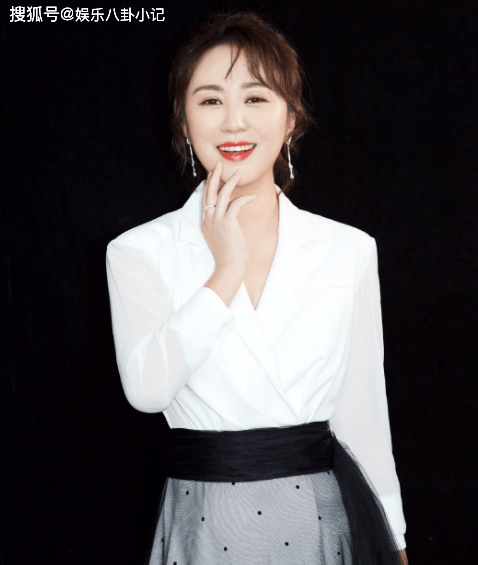 她是喜剧女王,被渣男抛弃后下嫁小11岁鲜肉,今成圈内最幸福的人_马丽