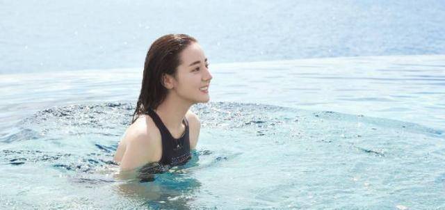 迪丽热巴泳装首秀,好身材展露无遗!网友:胖迪一点都不胖啊_节目_明星_