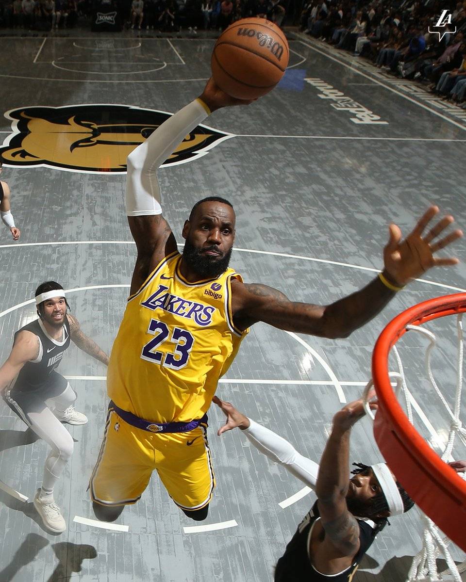 10 5 最后66秒连得6分拯救湖人 头号詹蜜仍直言尴尬_灰熊_比赛_詹姆斯