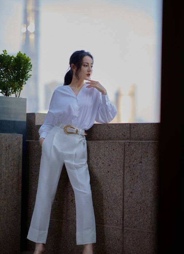 原创迪丽热巴太飒了黑色皮裤套装冷酷帅气其他风格更是轻松驾驭