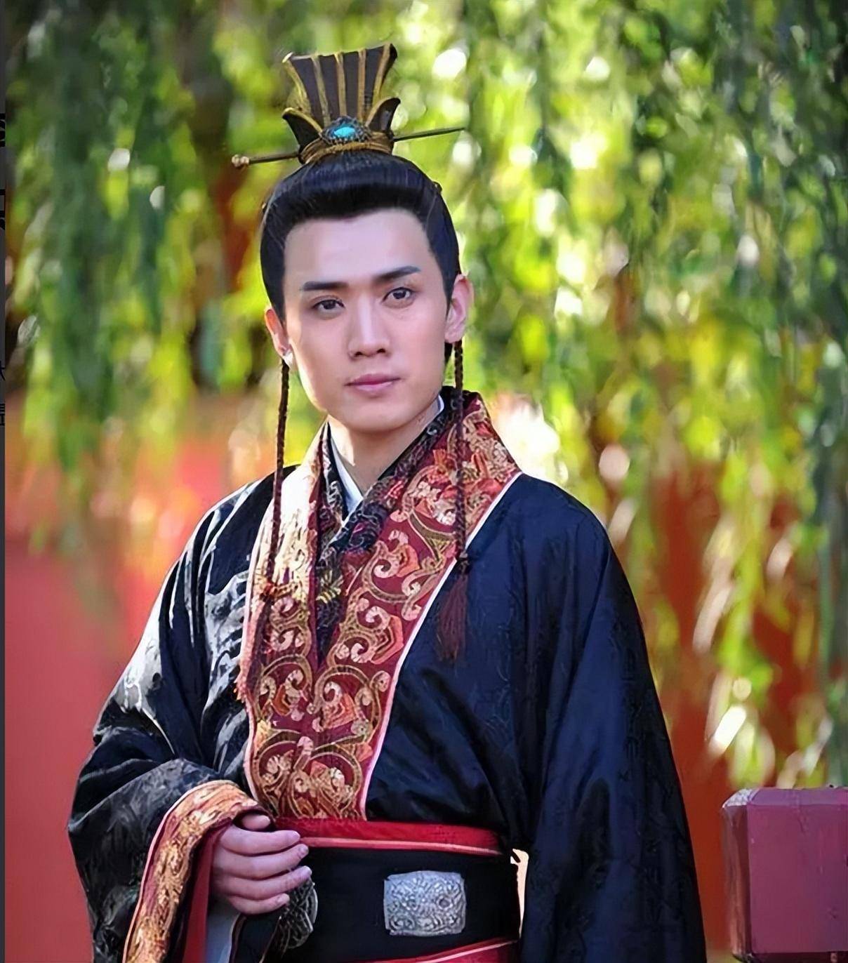 在众人的努力下,唐玄宗也对太子生出厌恶之情,准备废掉太子.