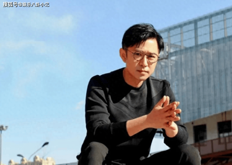 高鑫娶母亲学生最红时放弃事业照顾瘫痪女友如今再次爆红