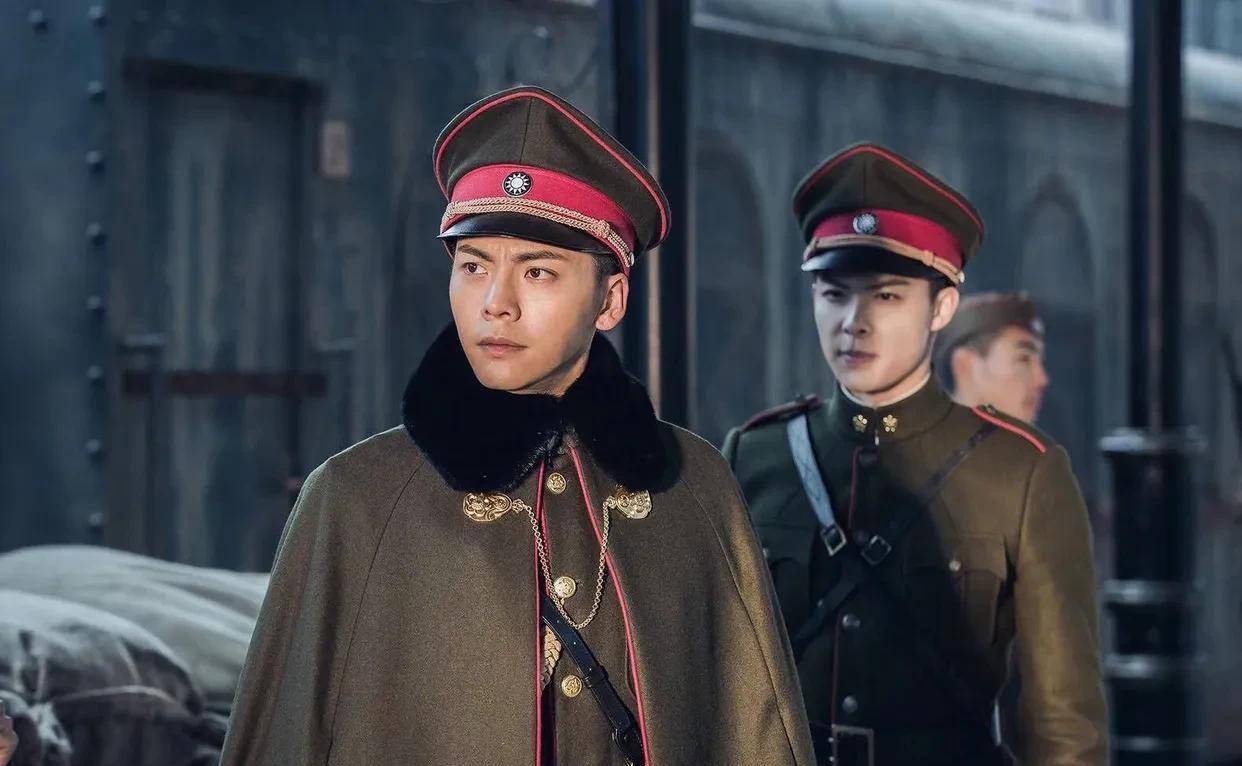 一部"老九门"没有将小天王张艺兴带上巅峰,却让香港演员陈伟霆一夜爆