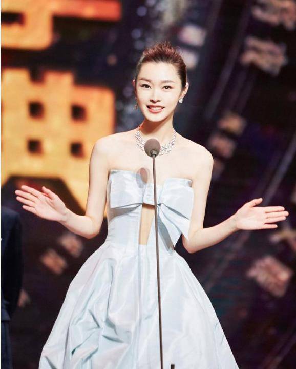 宋轶的独有时尚体重不到90斤筷子腿也可以很女神