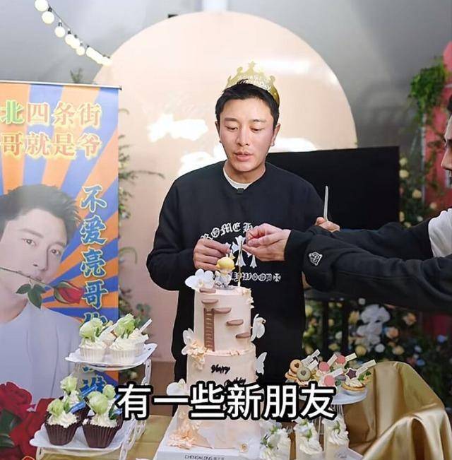 李小璐骂网民积德引争议跳舞损伤膝盖动怒疑为贾乃亮庆生